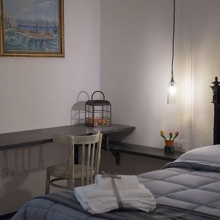 Villino Teresa Bed & Breakfast ซาแลร์โน ภายนอก รูปภาพ