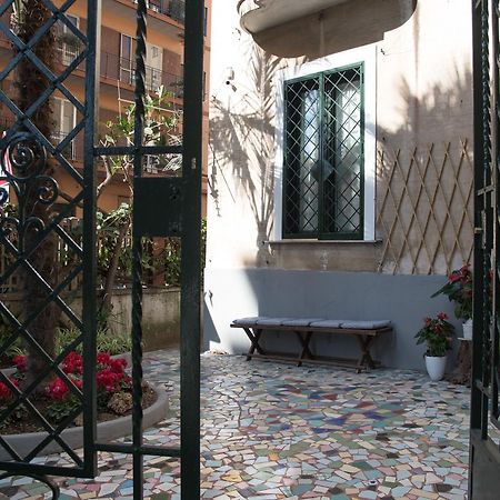 Villino Teresa Bed & Breakfast ซาแลร์โน ภายนอก รูปภาพ
