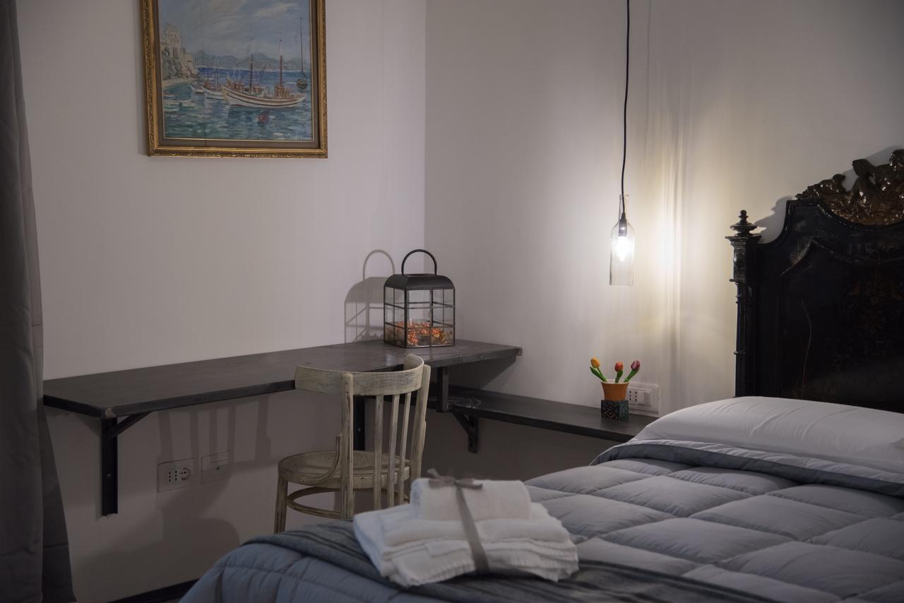 Villino Teresa Bed & Breakfast ซาแลร์โน ภายนอก รูปภาพ