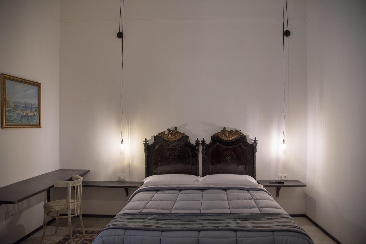 Villino Teresa Bed & Breakfast ซาแลร์โน ภายนอก รูปภาพ